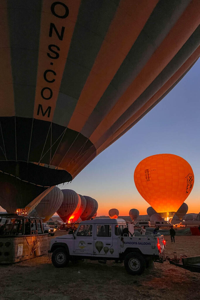 Opstijgen luchtballonnen in Cappadocie - Reislegende.nl