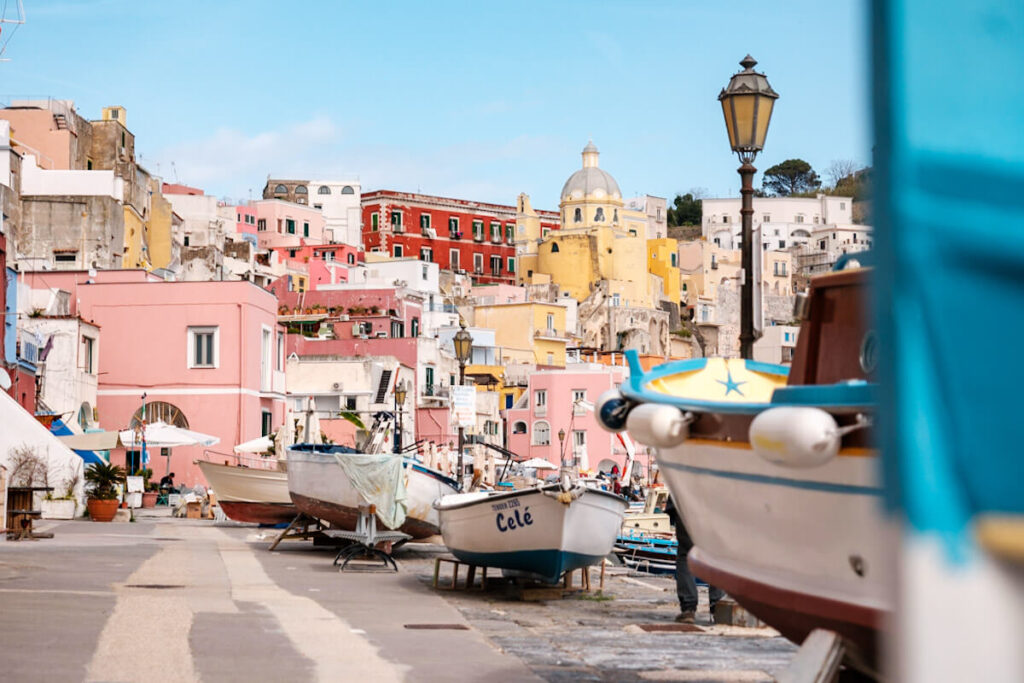 Wat te doen op Procida Marina di Corricella bezienswaardigheden - Reislegende.nl