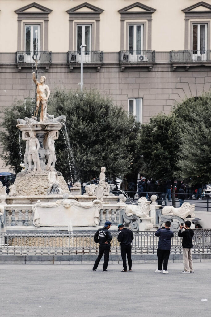 Fontana del Nettuno Napels bezienswaardigheden - Reislegende.nl