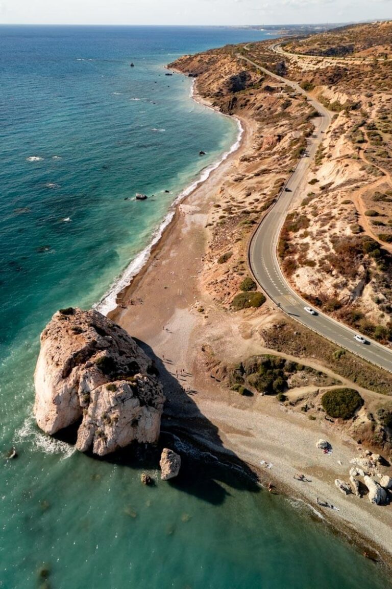 Leysteen Rots Rots van Aphrodite, alias Petra tou Romiou op Cyprus - Reislegende.nl