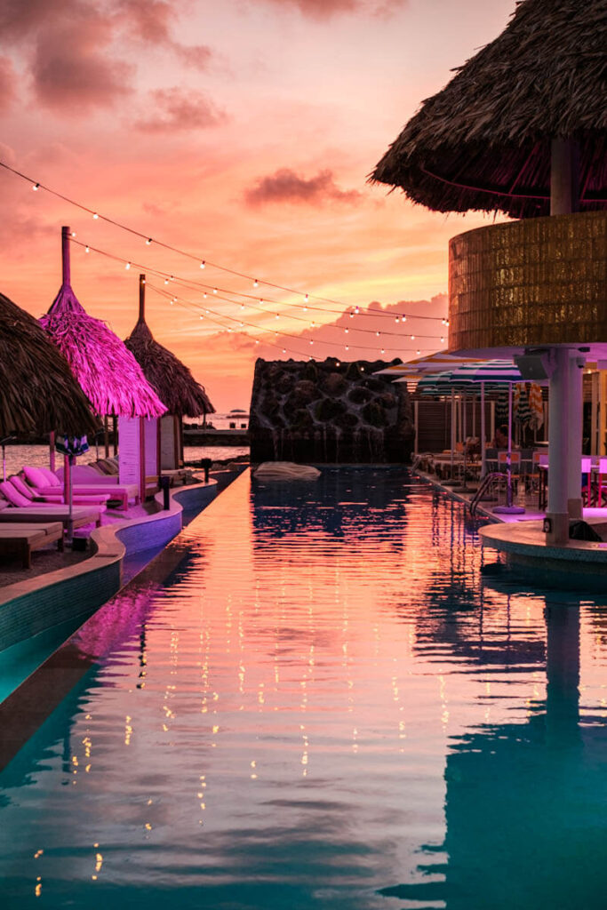 Culinair Curacao diner bij Mondi Beach Club Reislegende