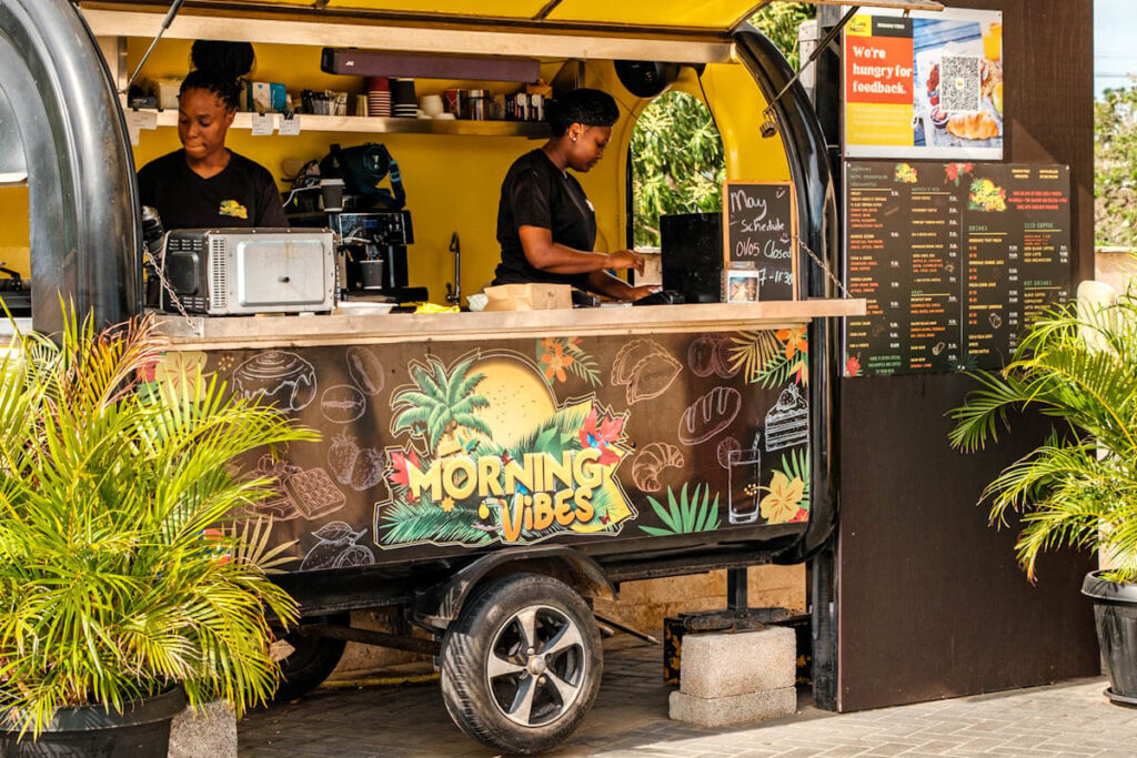 Morning vibes ontbijt foodtruck Truki Pans op Curacao Reislegende