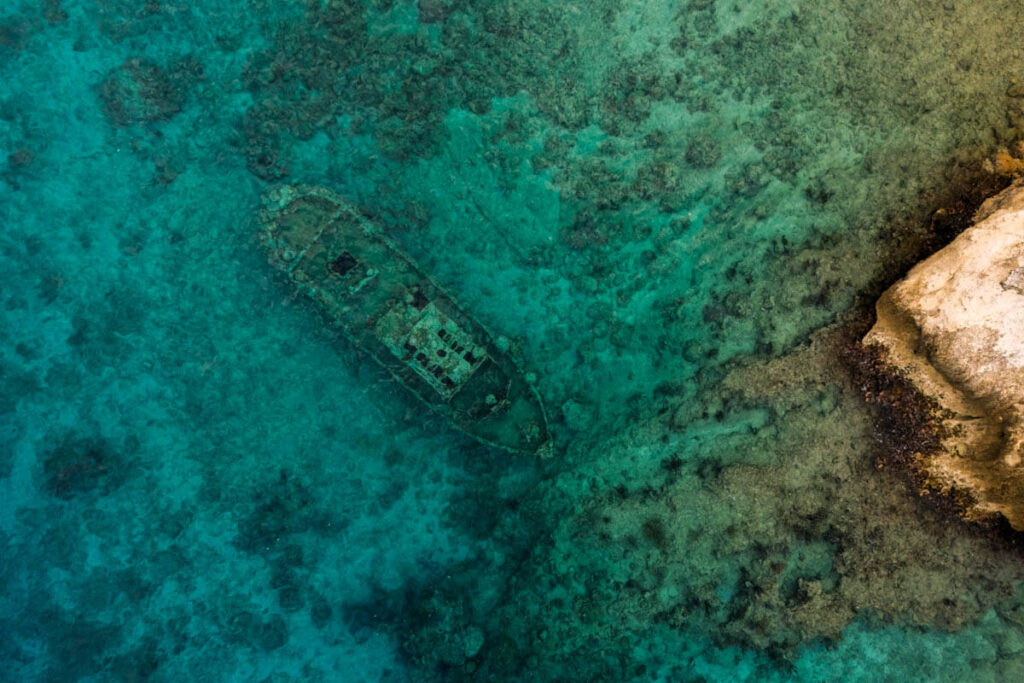 Tugboat Caracas baai Curacao Reislegende