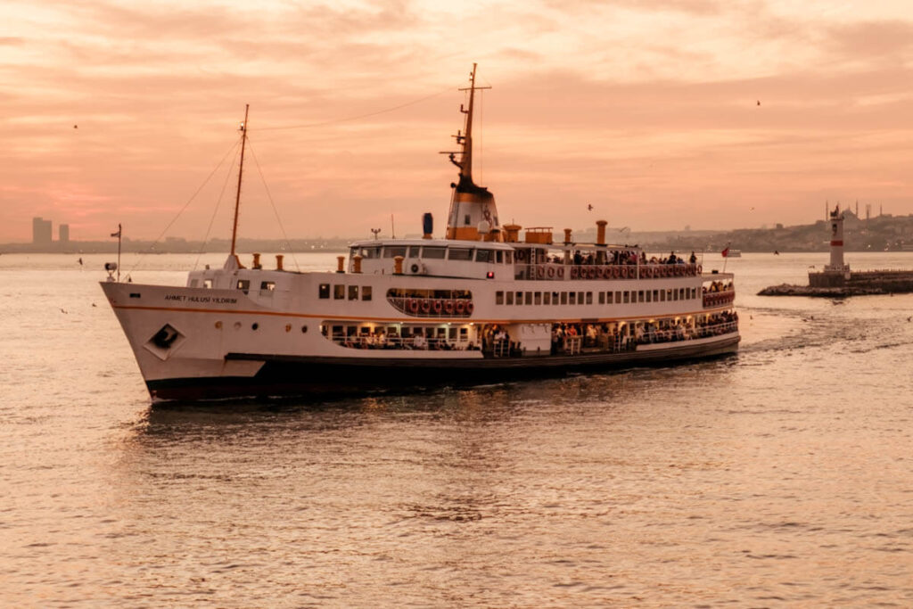 Met de boot naar Aziatische deel van Istanbul Reislegende