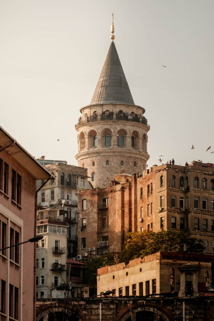 Wat doen in Istanbul tips en bezienswaardigheden Galatatoren beklimmen Reislegende