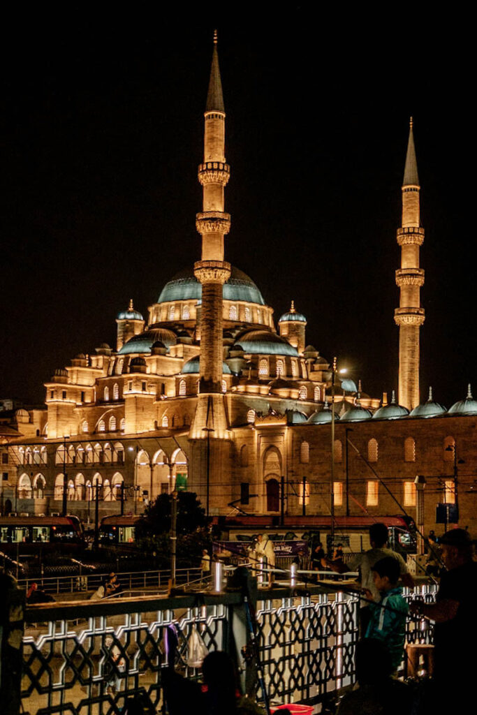 Wat zien en doen in Istanbul tips en bezienswaardigheden in avond Reislegende