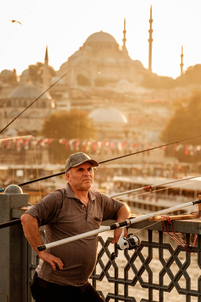 Wat zien in Istanbul Galatabrug vissers Reislegende