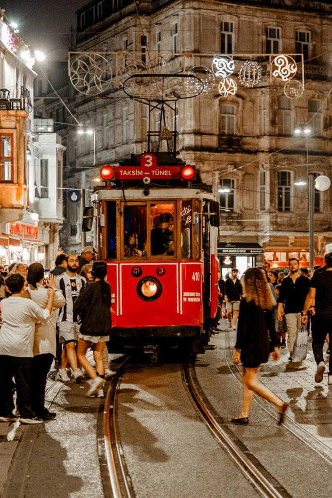 Welke wijken in Istanbul historische tram Reislegende