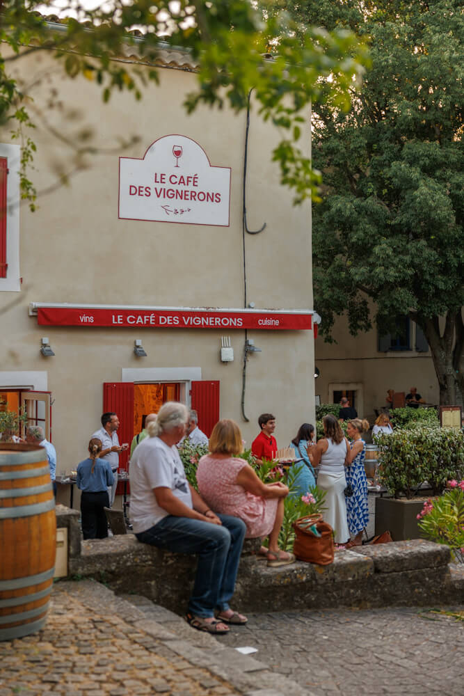 Grignan terrassen Drome Provencale Frankrijk Reislegende