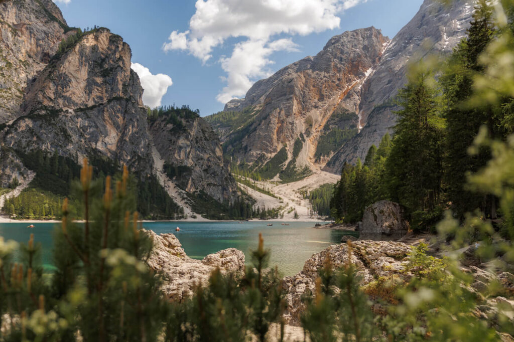 Pragser Wildsee Lago di Braies mooie plekken in de omgeving van Tratterhof Mountain Sky Hotel Italie Reislegende