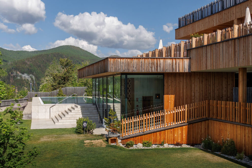 Tratterhof Mountain Sky Hotel adult infinity pool Reislegende