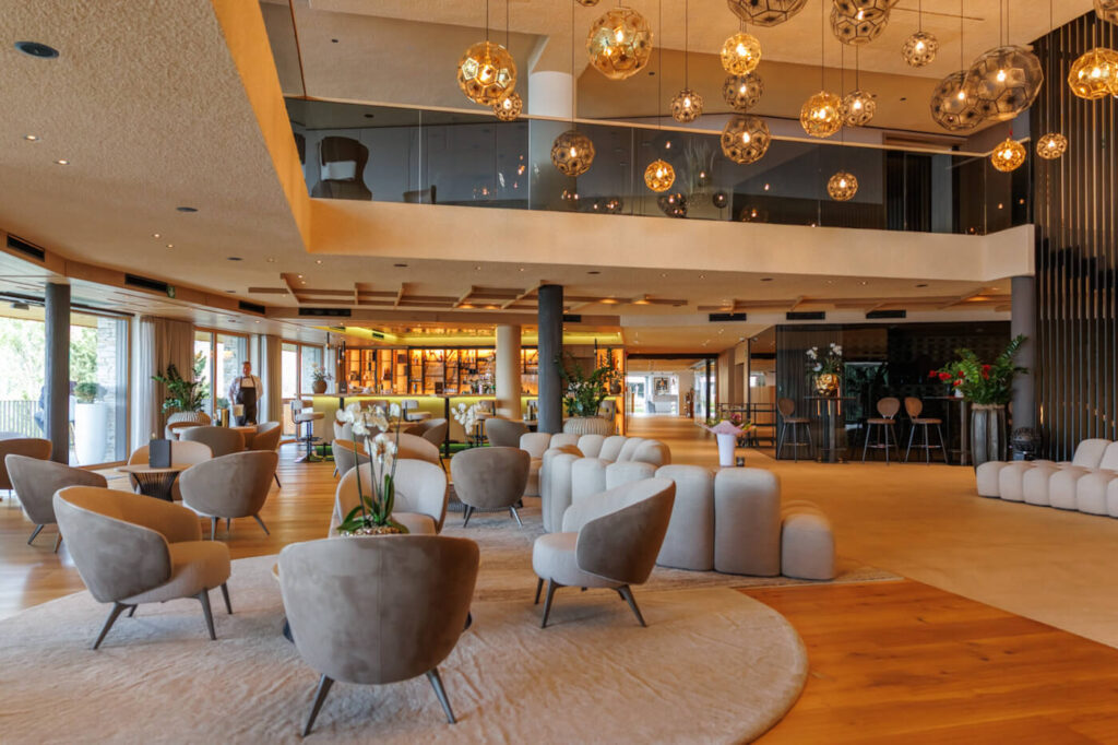 Tratterhof Mountain Sky Hotel lounge Reislegende