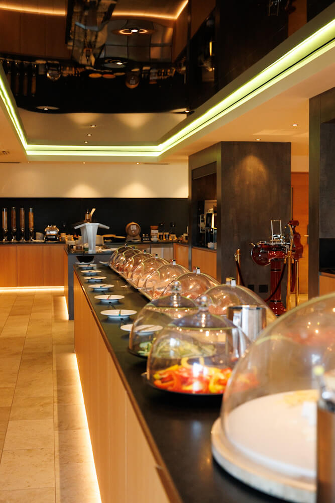 Tratterhof Mountain Sky Hotel ontbijtbuffet Reislegende