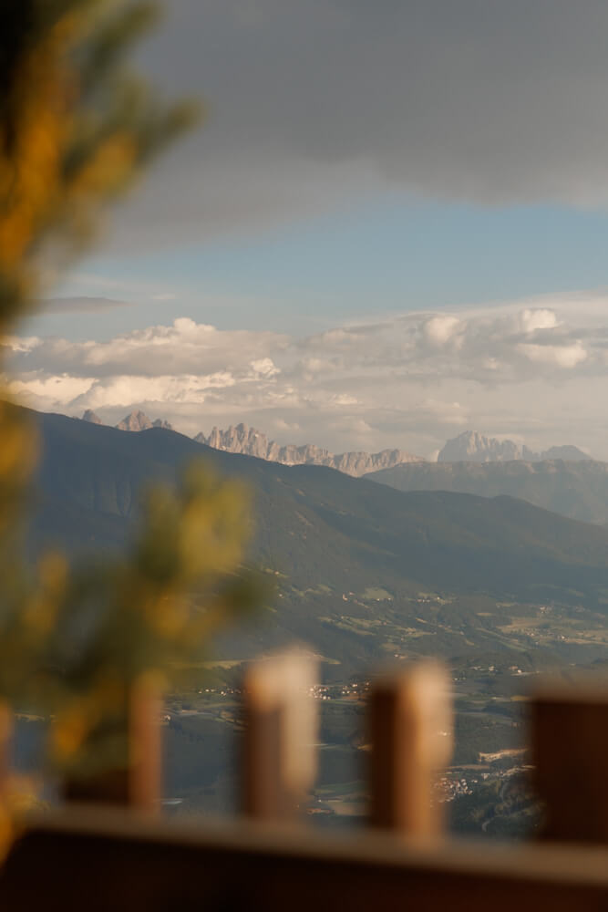 Tratterhof Mountain Sky Hotel suite met terras en prive whirlpool uitzicht Reislegende
