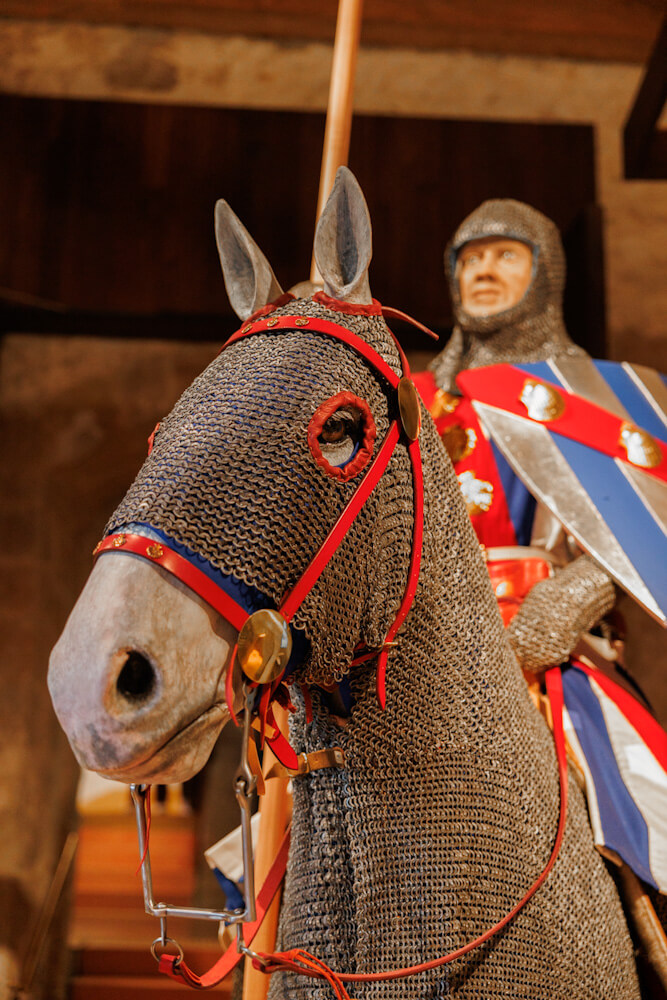 Paard en ridder Chateau de Grandson Vaud Zwitserland Reislegende