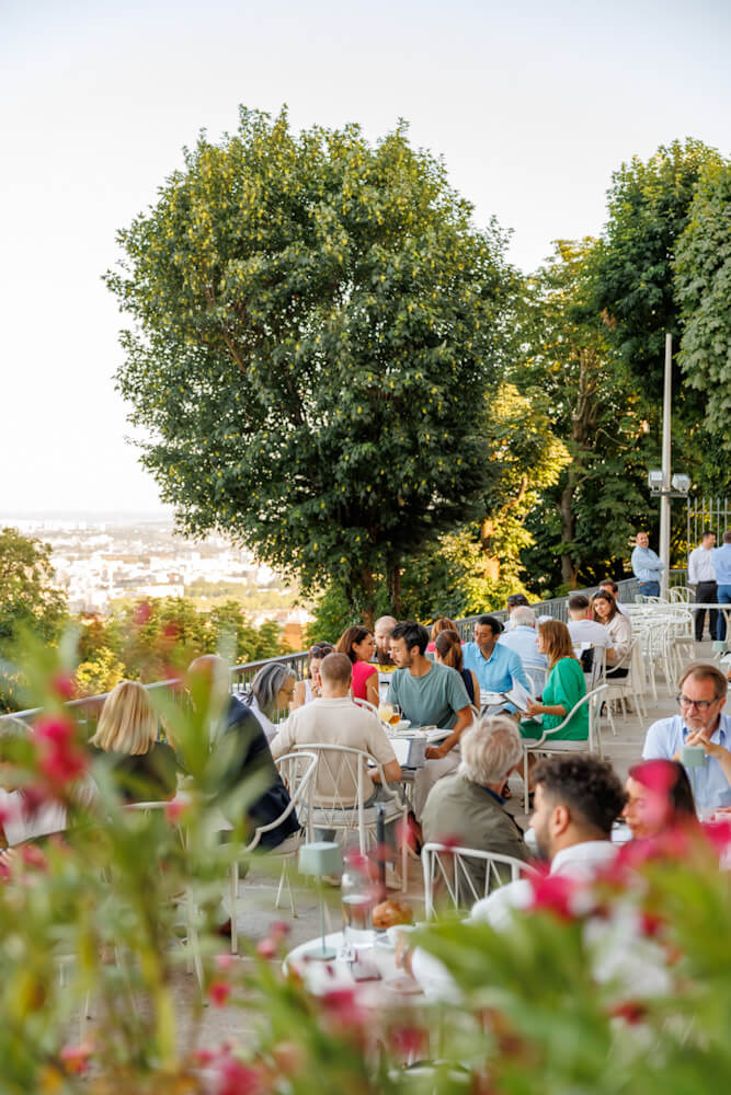 Restaurant Bulle terras Fourviere Lyon Frankrijk Reislegende