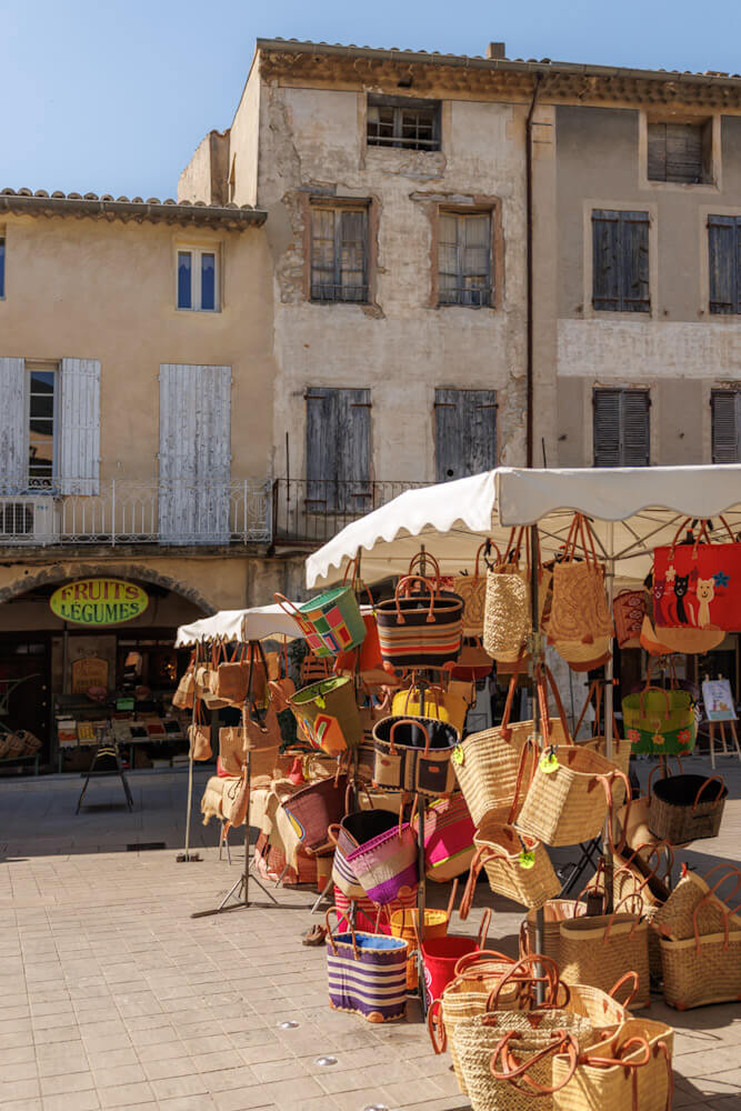 Markt in Nyons roadtrip door de Drome Frankrijk Reislegende