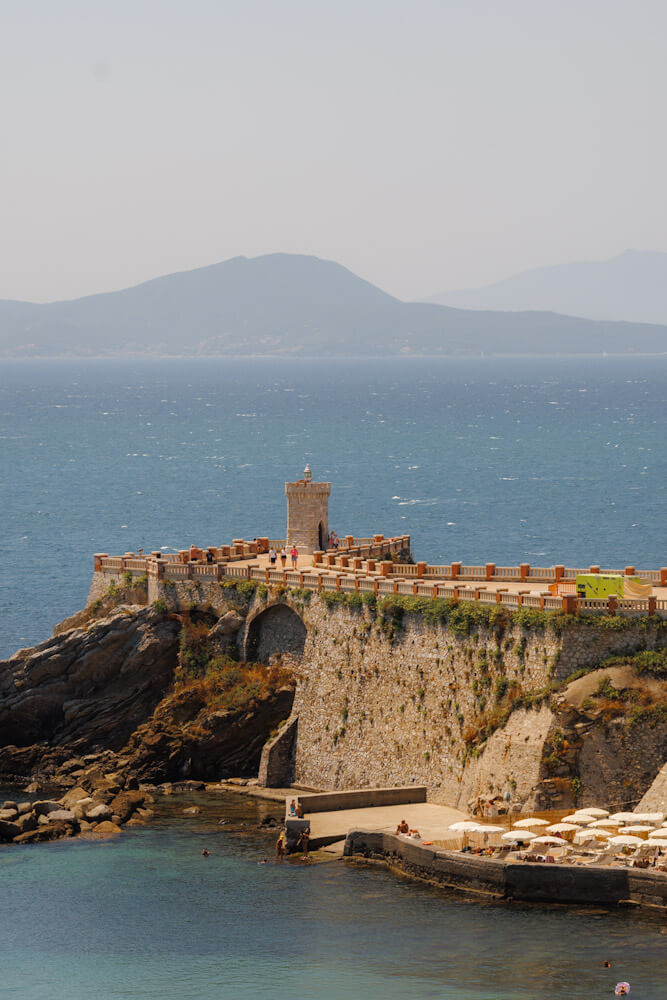 Piazza Bovio Piombino Italie Reislegende