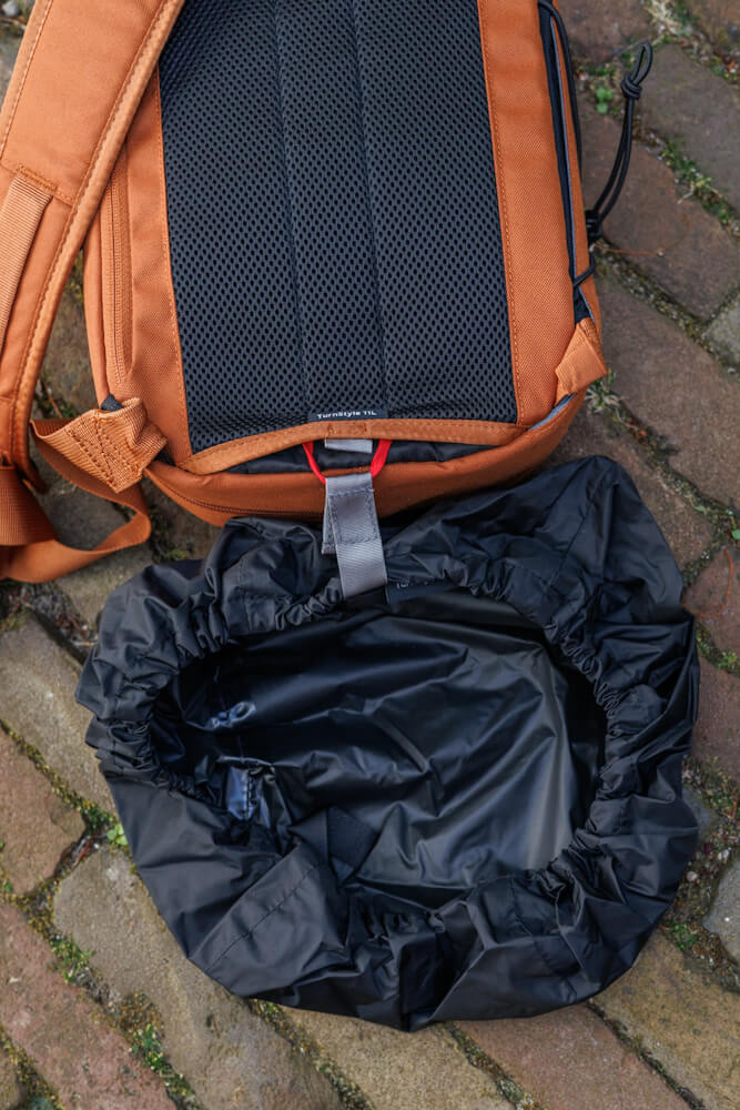 Review Think Tank Turnstyle 11L regenhoes Reislegende